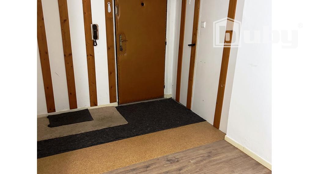 PRENÁJOM - 2 IZBOVÝ BYT STRED POVAŽSKÁ BYSTRICA