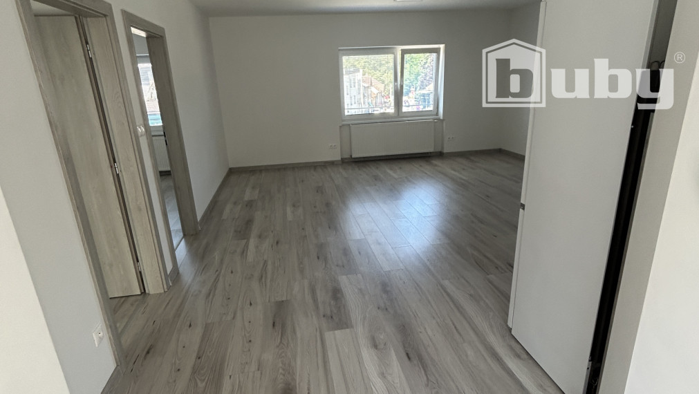 PRENÁJOM-3 IZBOVÝ NEBYTOVÝ PRIESTOR 73 m2,POVAŽSKÁ BYSTRICA