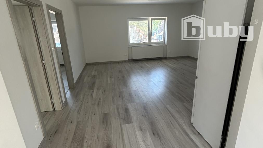 PRENÁJOM-3 IZBOVÝ BYT,73 m2, ul. SLÁDKOVIČOVA, POV. BYSTRICA