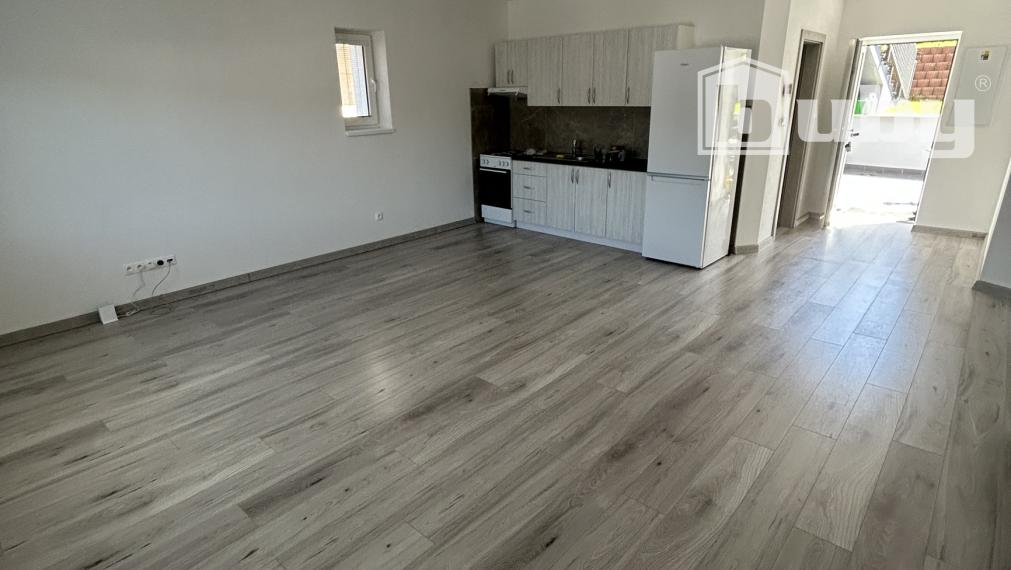 PRENÁJOM-3 IZBOVÝ BYT,73 m2, ul. SLÁDKOVIČOVA, POV. BYSTRICA