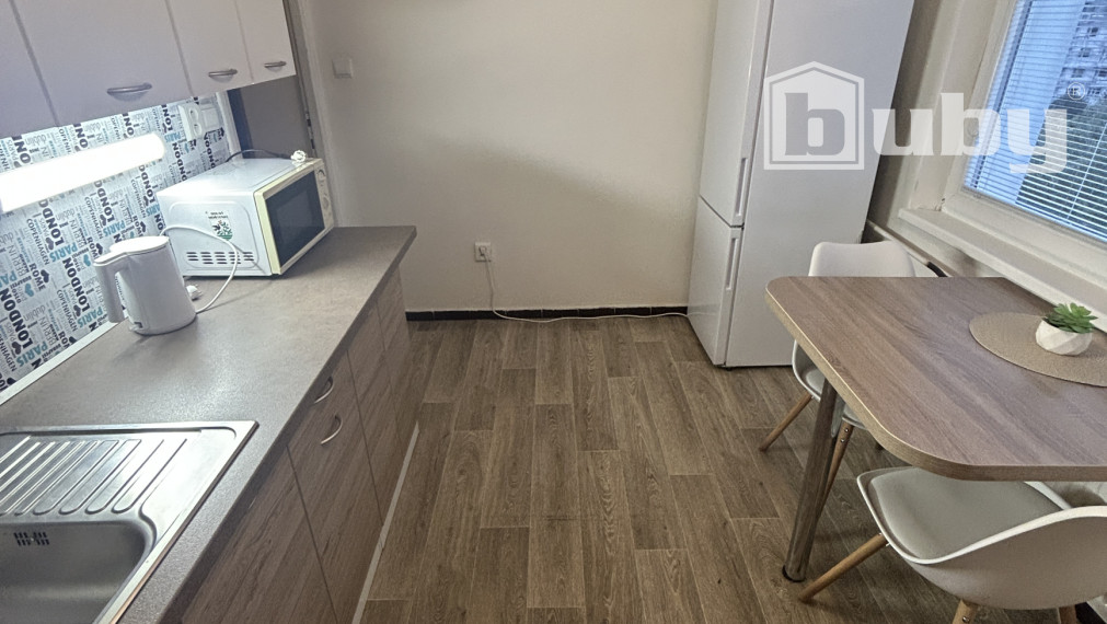 PRENÁJOM - 1 IZBOVÝ BYT STRED POVAŽSKÁ BYSTRICA