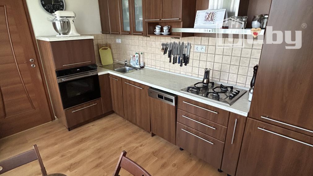 PREDAJ-TOP 3 IZBOVÝ BYT S 2 BALKÓNMI,STRED,POVAŽSKÁ BYSTRICA