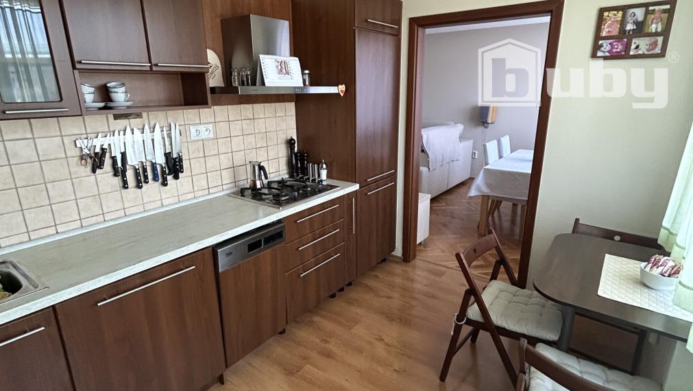 PREDAJ-TOP 3 IZBOVÝ BYT S 2 BALKÓNMI,STRED,POVAŽSKÁ BYSTRICA