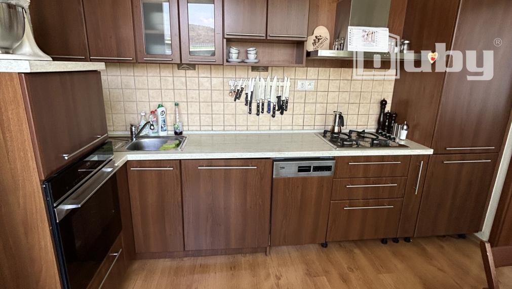 PREDAJ-TOP 3 IZBOVÝ BYT S 2 BALKÓNMI,STRED,POVAŽSKÁ BYSTRICA