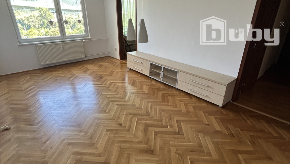 PREDAJ-TOP 3 IZBOVÝ BYT S 2 BALKÓNMI,STRED,POVAŽSKÁ BYSTRICA