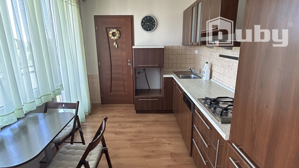PREDAJ-TOP 3 IZBOVÝ BYT S 2 BALKÓNMI,STRED,POVAŽSKÁ BYSTRICA