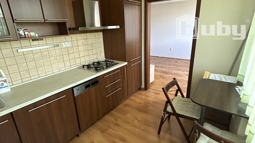 PREDAJ-TOP 3 IZBOVÝ BYT S 2 BALKÓNMI,STRED,POVAŽSKÁ BYSTRICA