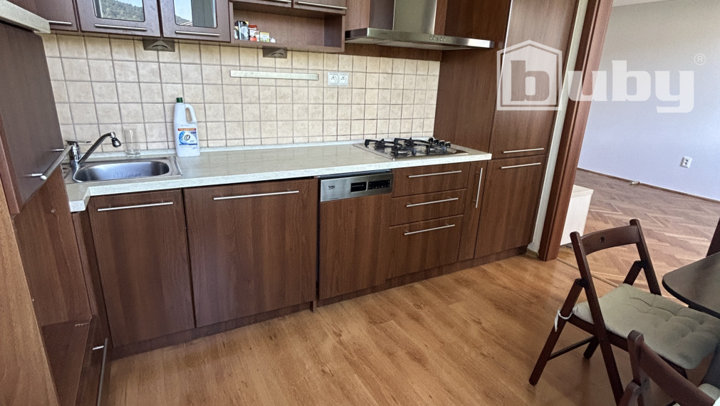 PREDAJ-TOP 3 IZBOVÝ BYT S 2 BALKÓNMI,STRED,POVAŽSKÁ BYSTRICA