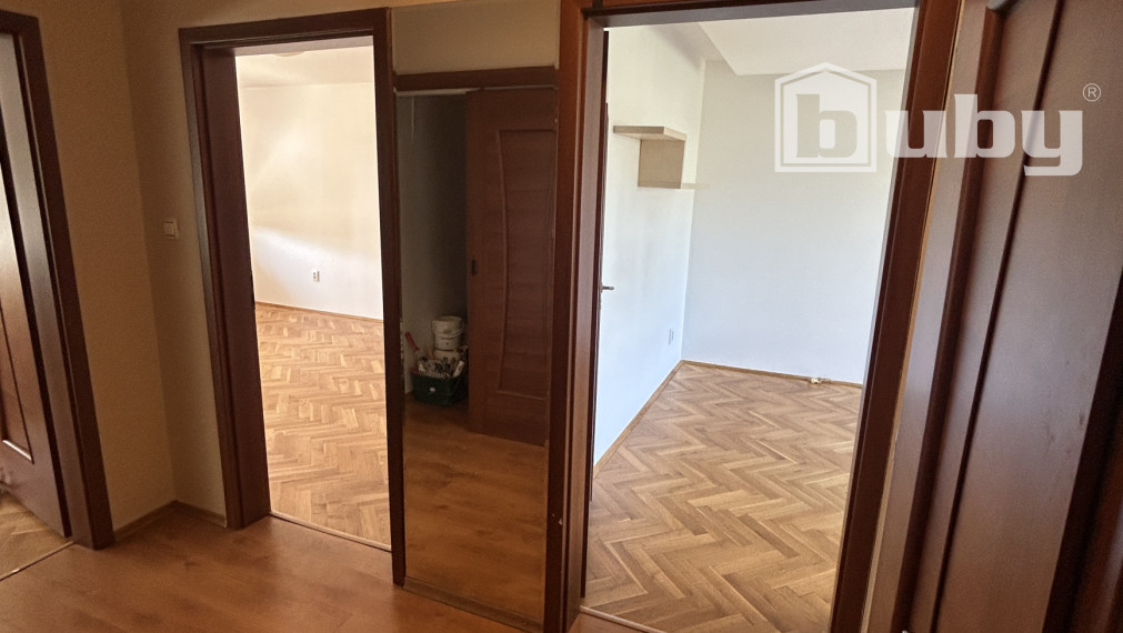 PREDAJ-TOP 3 IZBOVÝ BYT S 2 BALKÓNMI,STRED,POVAŽSKÁ BYSTRICA