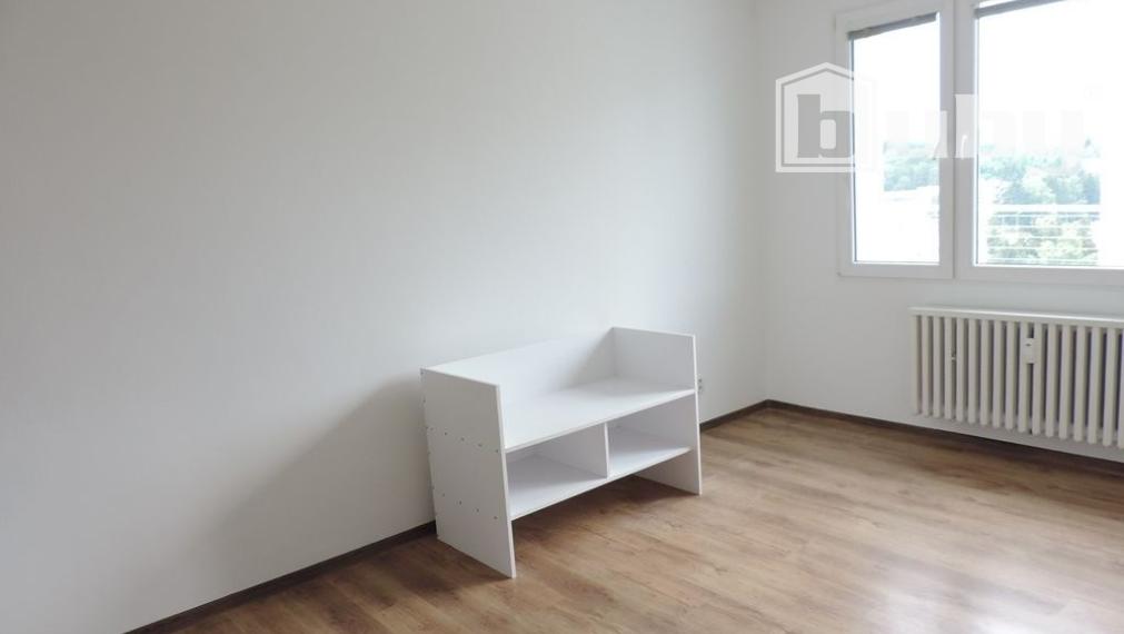 PREDAJ ÚTULNÁ GARSÓNKA LÁNSKA, POVAŽSKÁ BYSTRICA