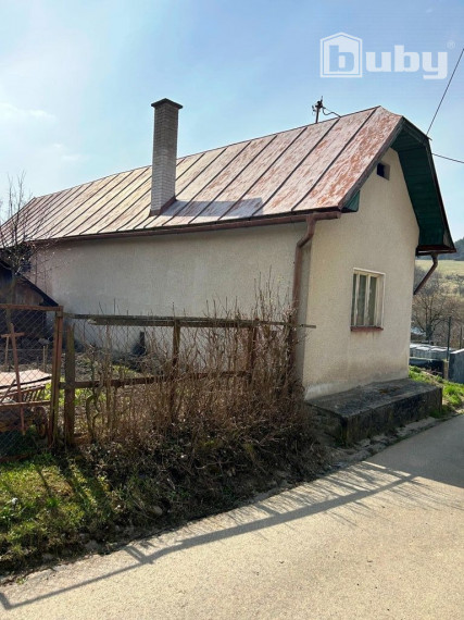 PREDAJ - RODINNÝ DOM DOLNÁ MARIKOVÁ OKRES POVAŽSKÁ BYSTRICA