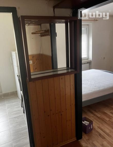 PREDAJ 1 IZBOVÝ BYT LÁNSKA, POVAŽSKÁ BYSTRICA