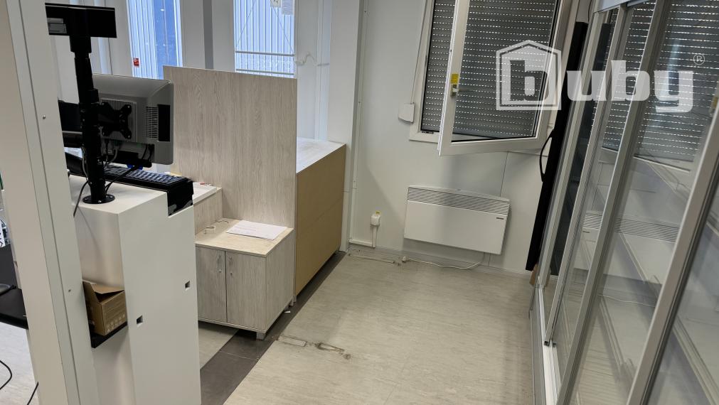 PREDAJ - KONTAJNEROVÁ PREDAJŇA POVAŽSKÁ BYSTRICA, 75 m2