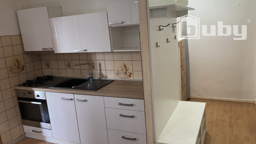 PREDAJ 1 IZBOVÝ BYT LÁNSKA, POVAŽSKÁ BYSTRICA