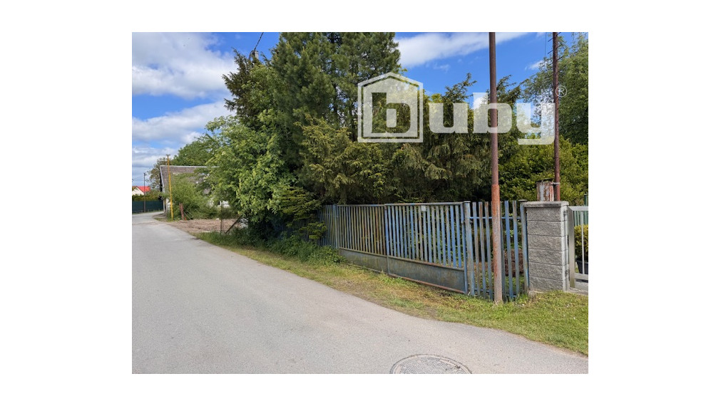 Stavebný pozemok 928 m2, všetky IS, na predaj, Hliník nad Váhom