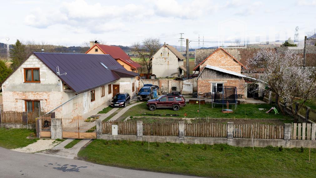 PREDAJ - 5 IZBOVÝ RODINNÝ DOM,BELUŠA, PÚCHOV, POZEMOK 726 m2