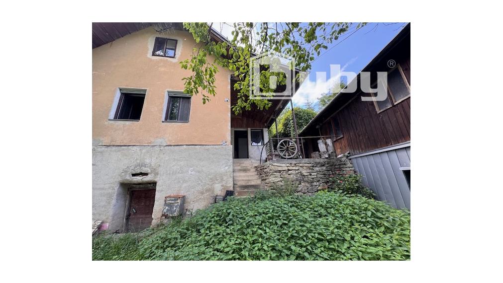 Chalupa na rekonštrukciu s pozemkom 776 m2, Dolná Maríková