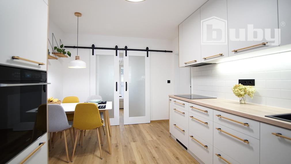 Predám štýlový 2 izbový byt, v centre Martina, kompletná rekonštrukcia.