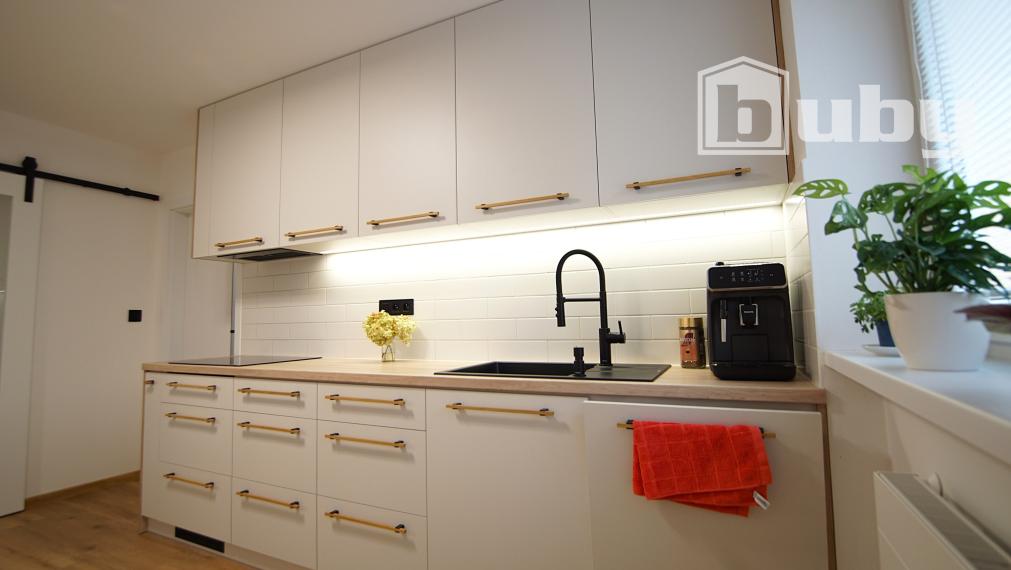 Predám štýlový 2 izbový byt, v centre Martina, kompletná rekonštrukcia.