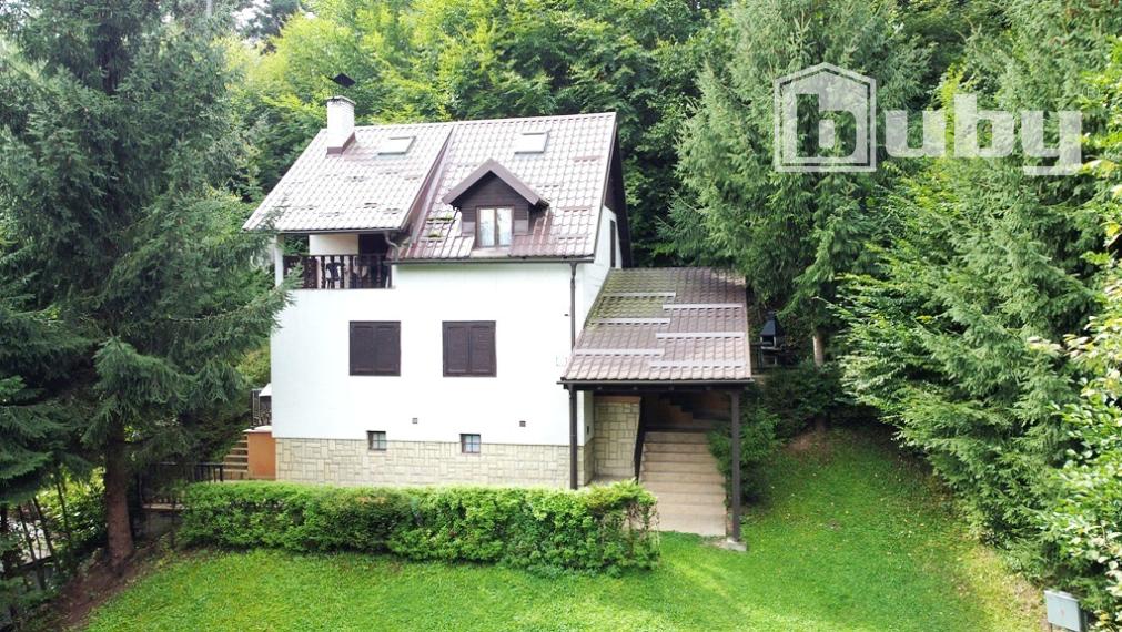 Murovaná chata na predaj, Martin - Stráne, 6 izieb, vlastný pozemok 500m2.