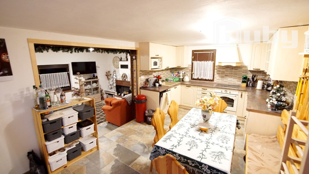 Murovaná chata na predaj, Martin - Stráne, 6 izieb, vlastný pozemok 500m2.