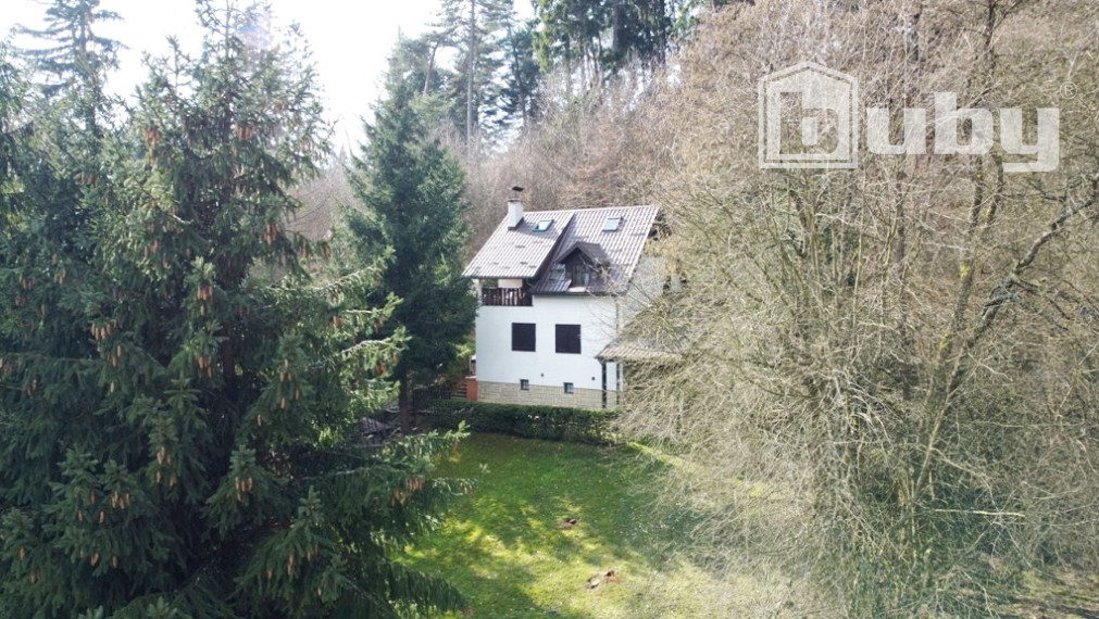 Murovaná chata na predaj, Martin - Stráne, 6 izieb, vlastný pozemok 500m2.