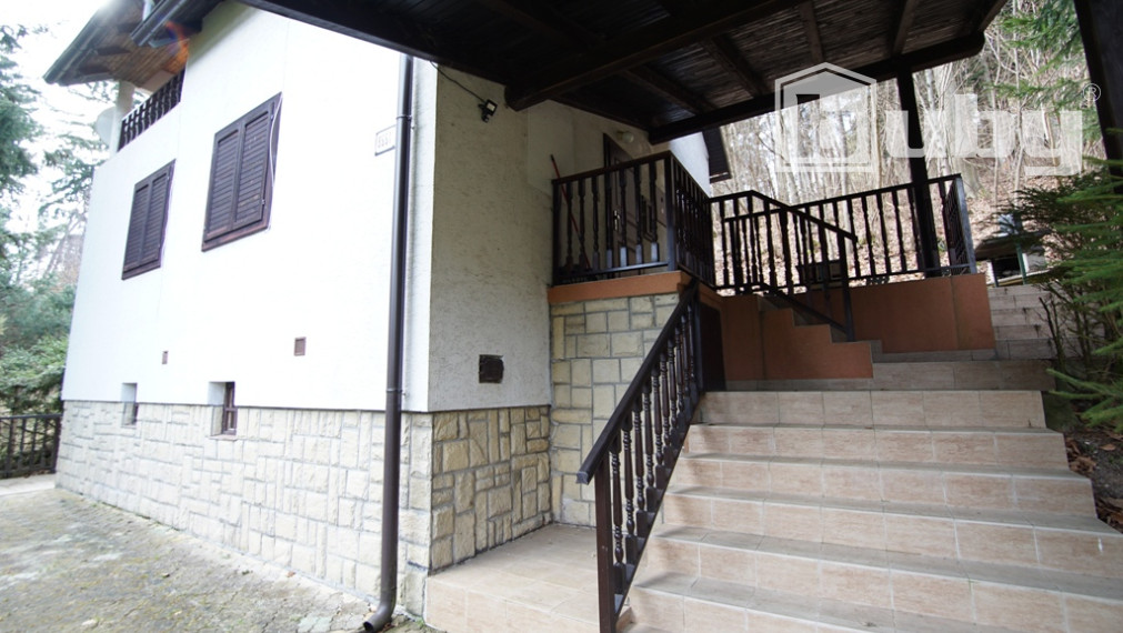 Murovaná chata na predaj, Martin - Stráne, 6 izieb, vlastný pozemok 500m2.