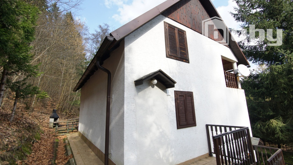 Murovaná chata na predaj, Martin - Stráne, 6 izieb, vlastný pozemok 500m2.