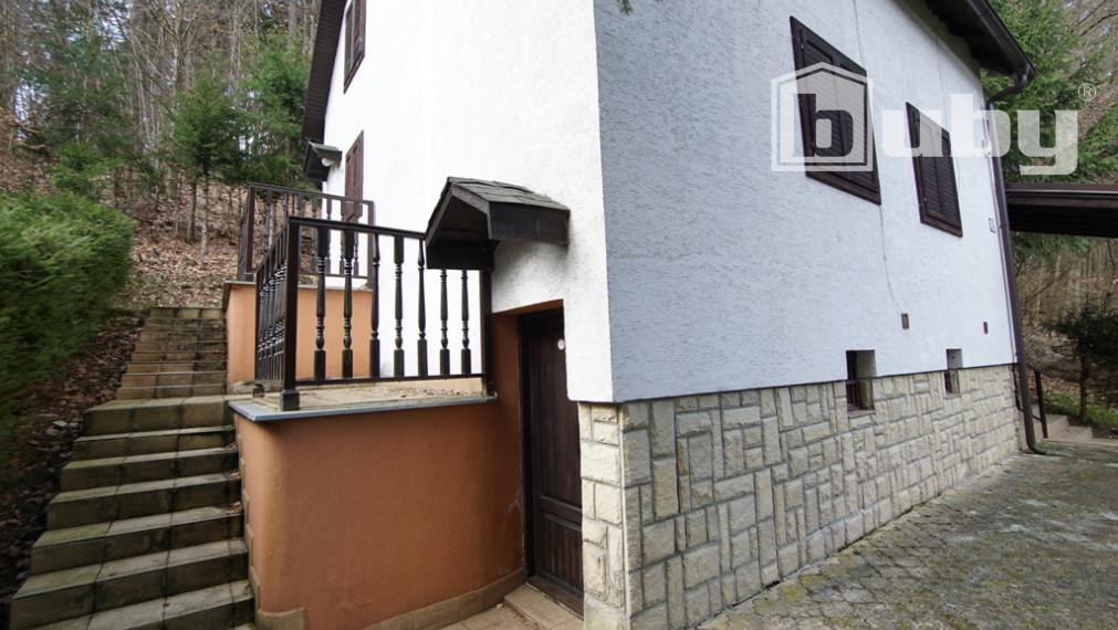 Murovaná chata na predaj, Martin - Stráne, 6 izieb, vlastný pozemok 500m2.