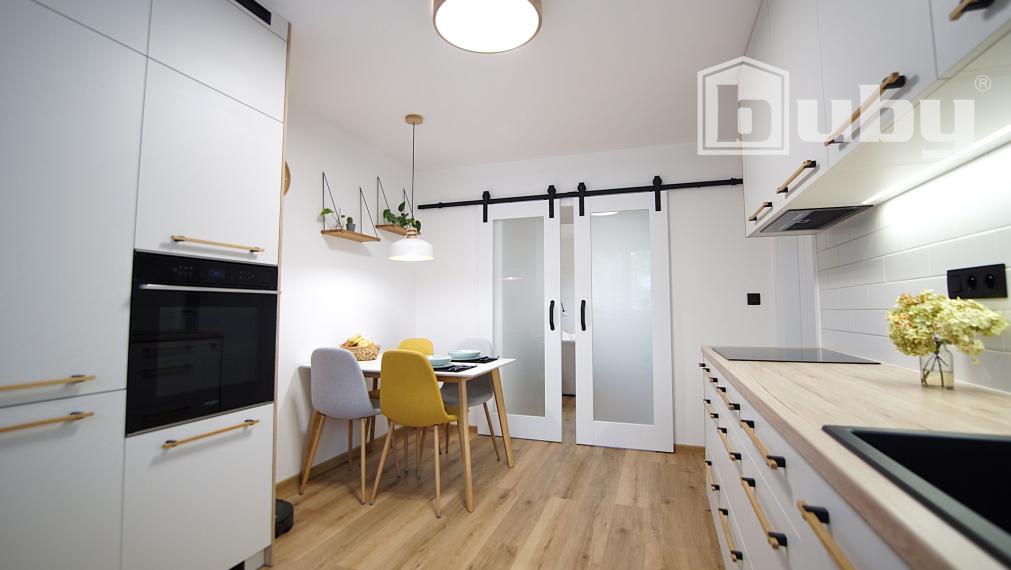 Predám 2 izbový byt v centre Martina, kompletná rekonštrukcia.