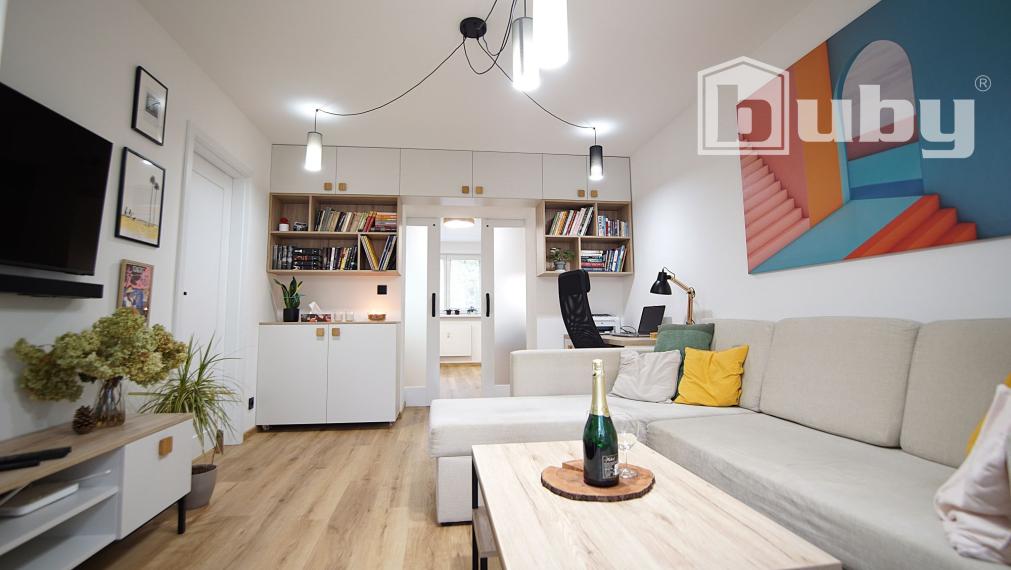 Predám 2 izbový byt v centre Martina, kompletná rekonštrukcia.