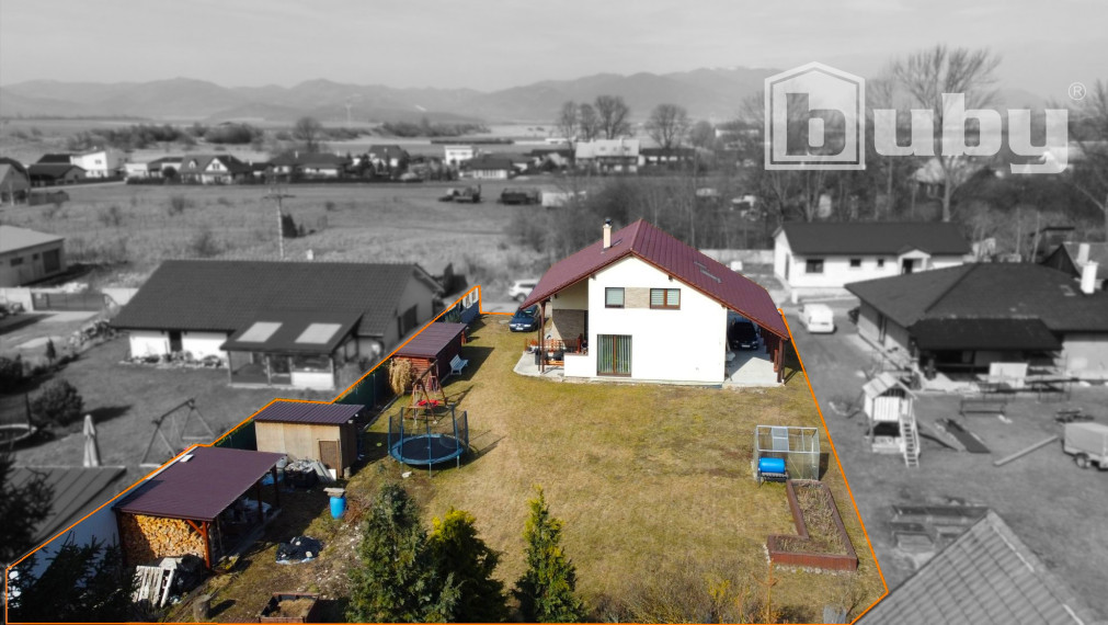 Na predaj rodinný dom v obci Blatnica, okres Martin, pozemok 1039m2.