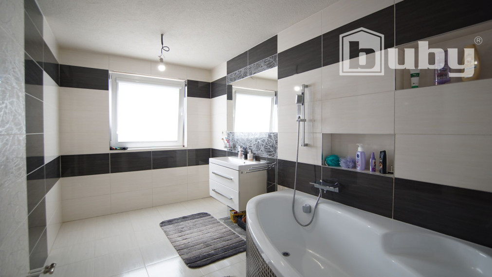 Na predaj rodinný dom v obci Blatnica, okres Martin, pozemok 1039m2.