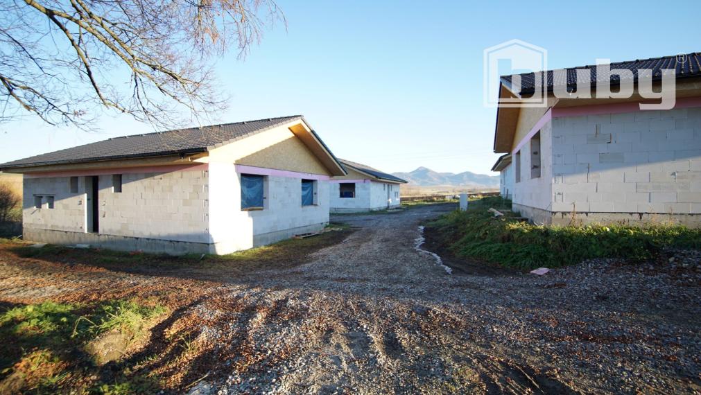 Novostavby murovaných rodinných domov v obci Socovce na predaj, okres Martin.