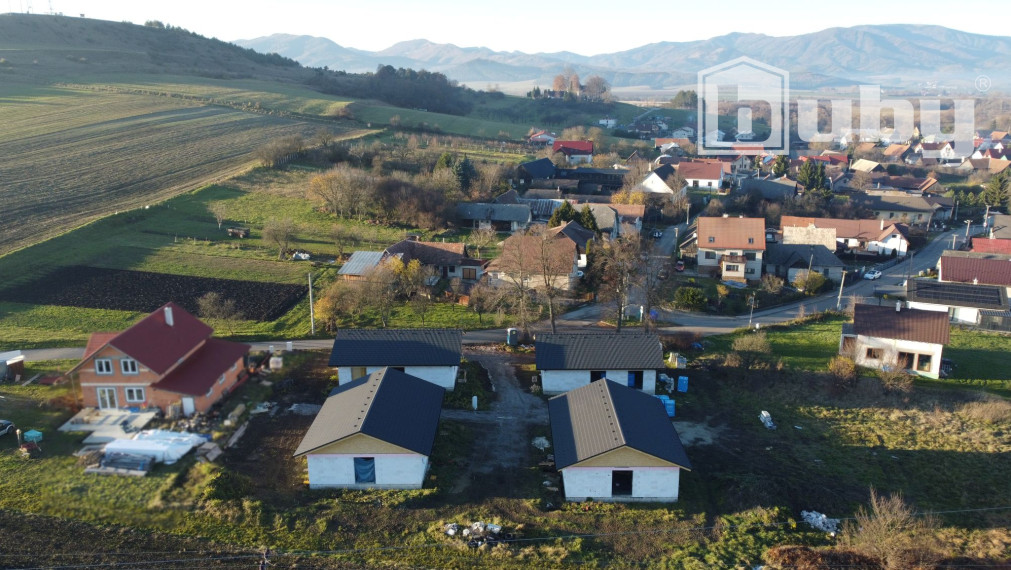 Novostavby murovaných rodinných domov v obci Socovce na predaj, okres Martin.