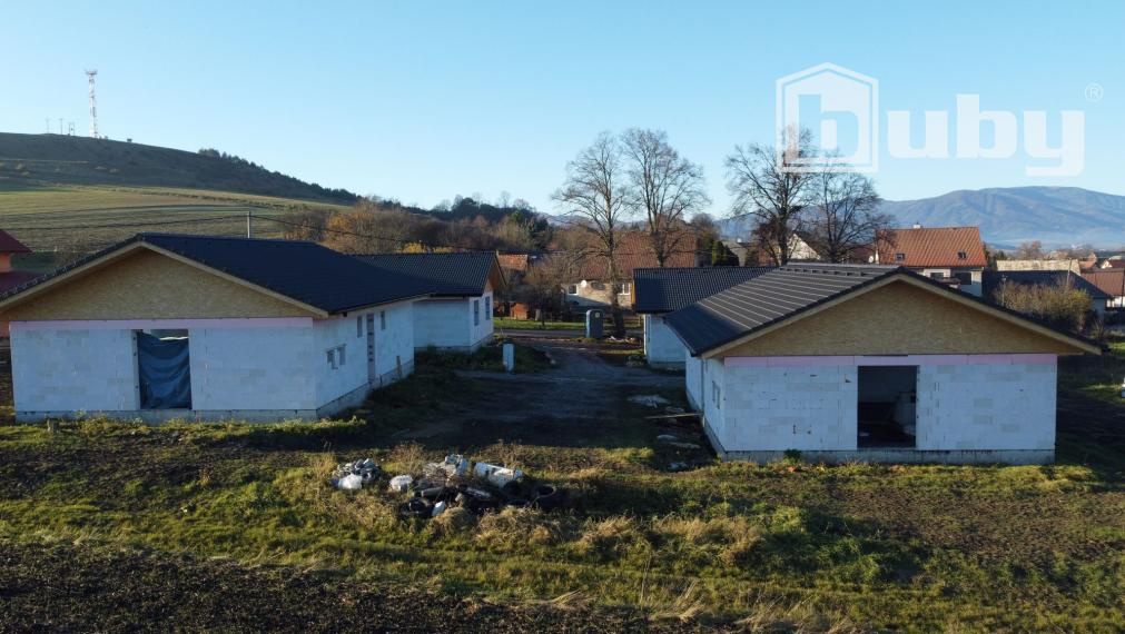 Novostavby murovaných rodinných domov v obci Socovce na predaj, okres Martin.