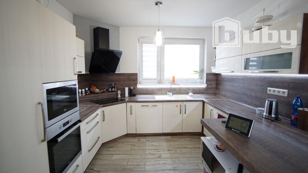 Poschodový 5 izbový rodinný dom na predaj, pozemok 1039 m2, obec Blatnica, okres Martin.