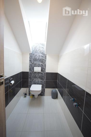 Poschodový 5 izbový rodinný dom na predaj, pozemok 1039 m2, obec Blatnica, okres Martin.