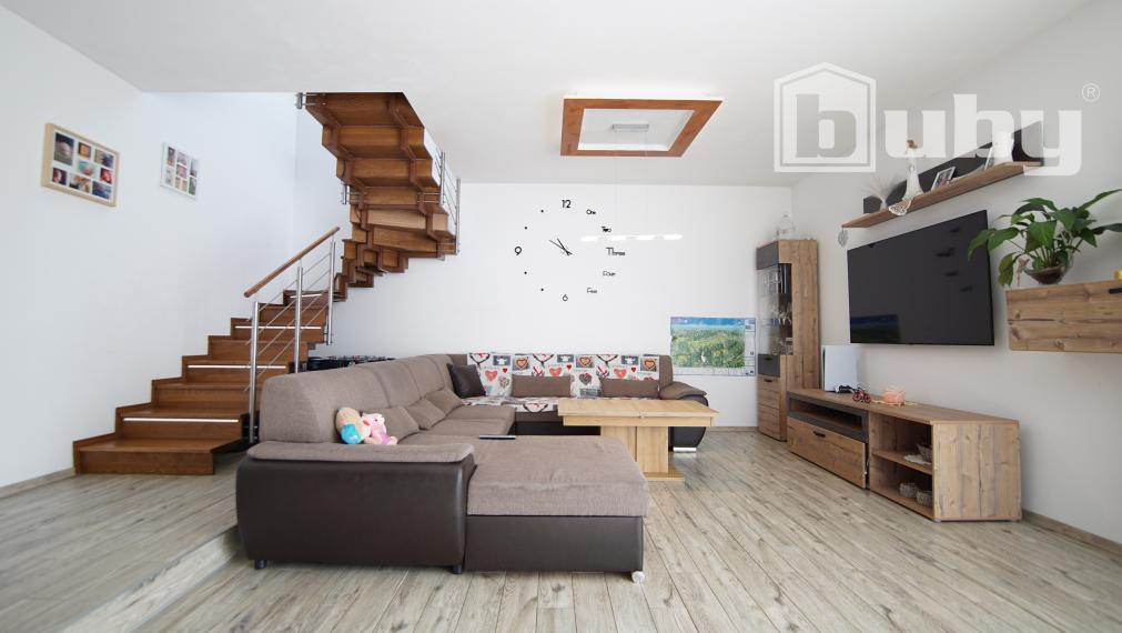 Na predaj poschodový 5 izbový rodinný dom, pozemok 1039 m2, obec Blatnica, okres Martin.