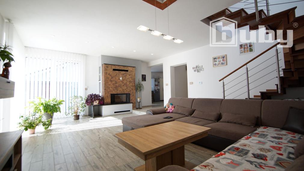 Na predaj poschodový 5 izbový rodinný dom, pozemok 1039 m2, obec Blatnica, okres Martin.