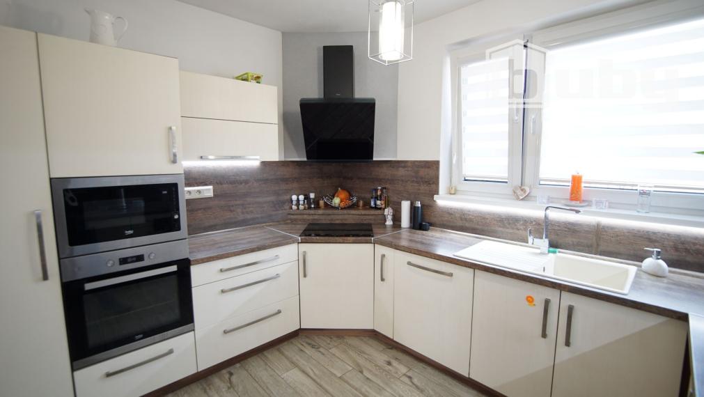 Na predaj poschodový 5 izbový rodinný dom, pozemok 1039 m2, obec Blatnica, okres Martin.