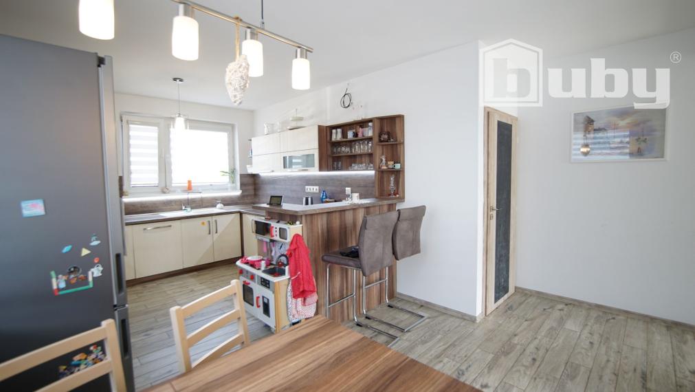 Na predaj poschodový 5 izbový rodinný dom, pozemok 1039 m2, obec Blatnica, okres Martin.