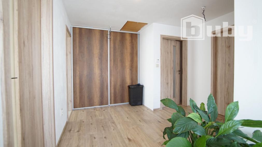 Na predaj poschodový 5 izbový rodinný dom, pozemok 1039 m2, obec Blatnica, okres Martin.