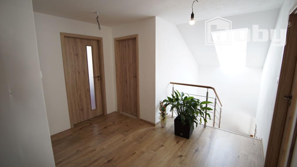 Na predaj poschodový 5 izbový rodinný dom, pozemok 1039 m2, obec Blatnica, okres Martin.