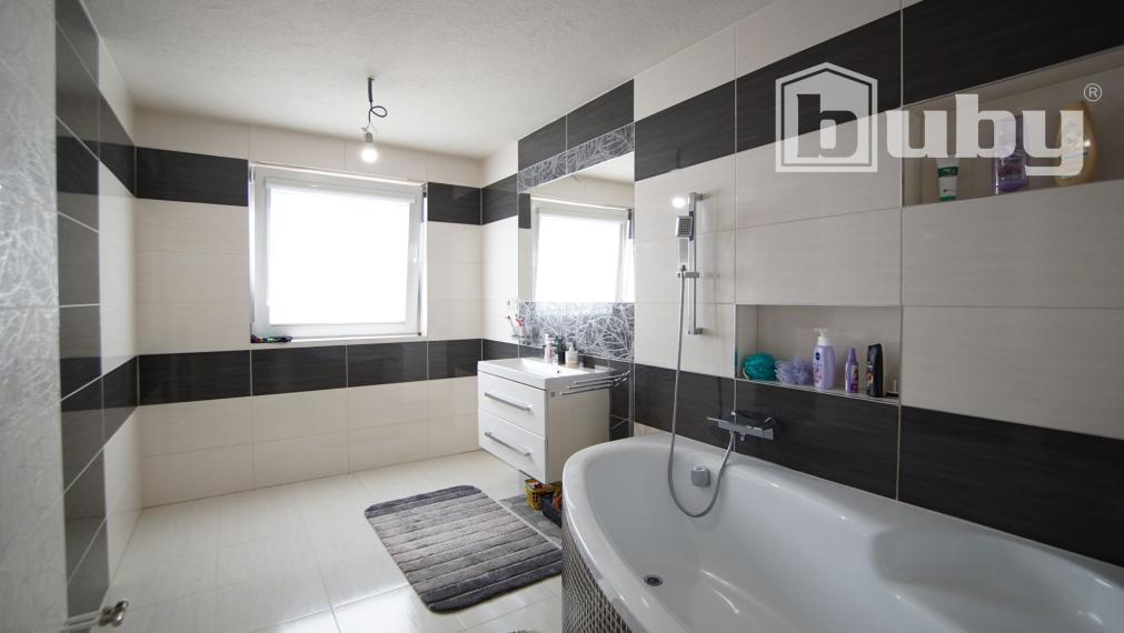 Na predaj poschodový 5 izbový rodinný dom, pozemok 1039 m2, obec Blatnica, okres Martin.