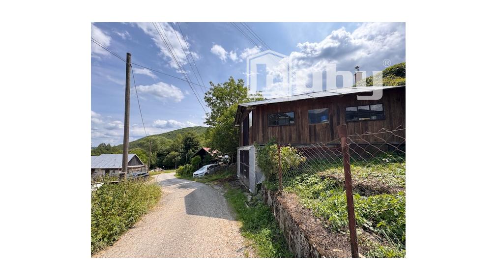 Chalupa s pozemkom 776 m2, Dolná Maríková - Hadoše