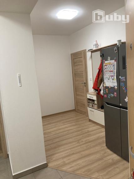 PREDAJ 3 IZBOVÝ BYT S BALKÓNOM A PARKOVANÍM, POV.BYSTRICA