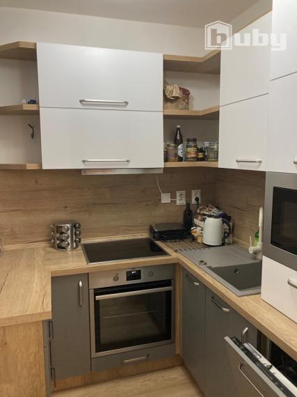 PREDAJ 3 IZBOVÝ BYT S BALKÓNOM A PARKOVANÍM, POV.BYSTRICA