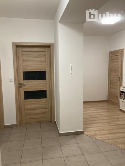 PREDAJ 3 IZBOVÝ BYT S BALKÓNOM A PARKOVANÍM, POV.BYSTRICA