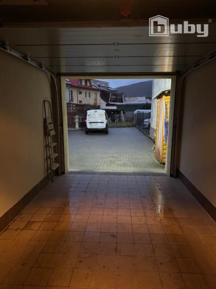 Obchodné priestory so skladom 150 m2, prenájom, Žilina